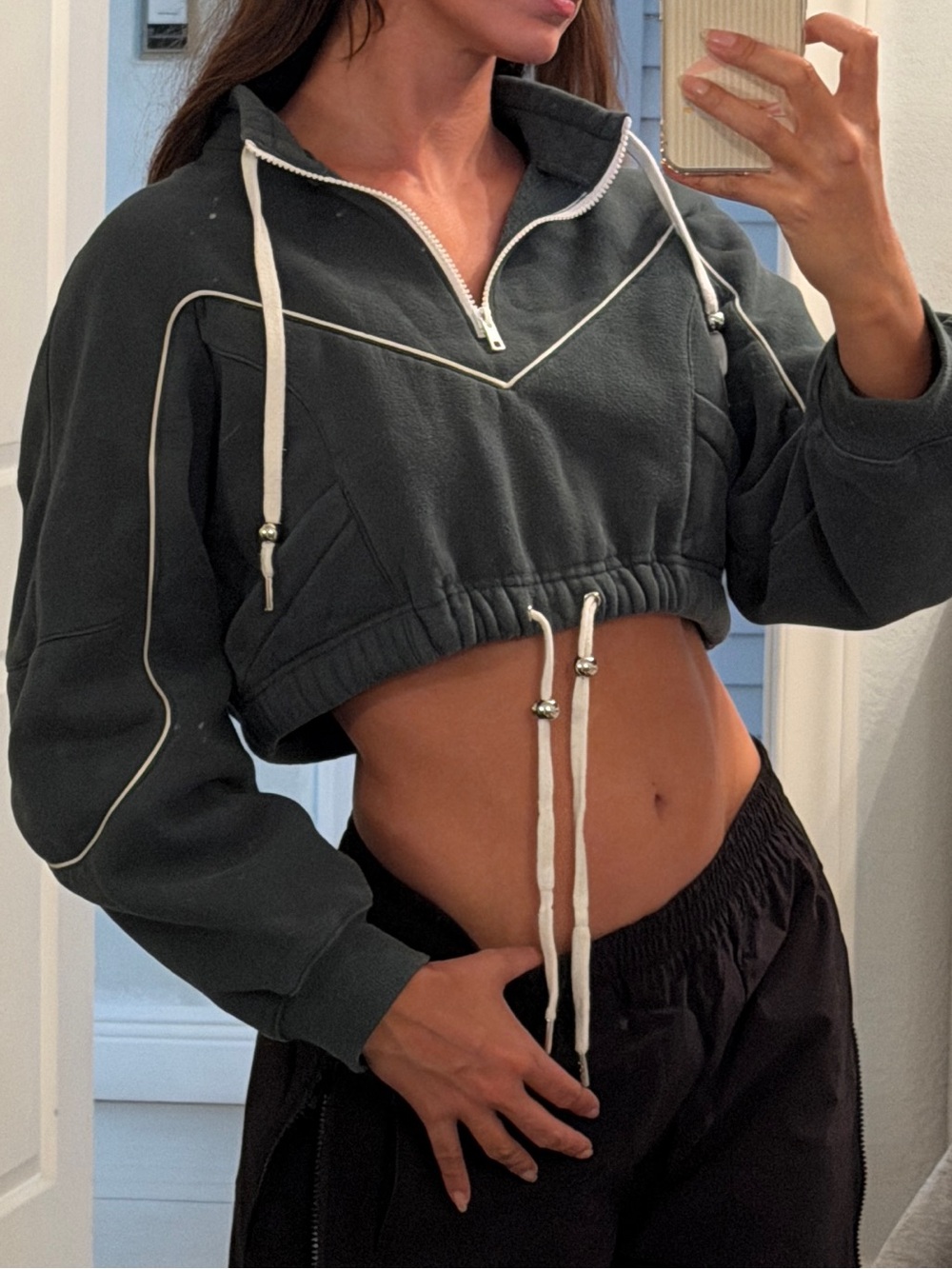 Revolve - H:ours Long sleeve cropped sweater